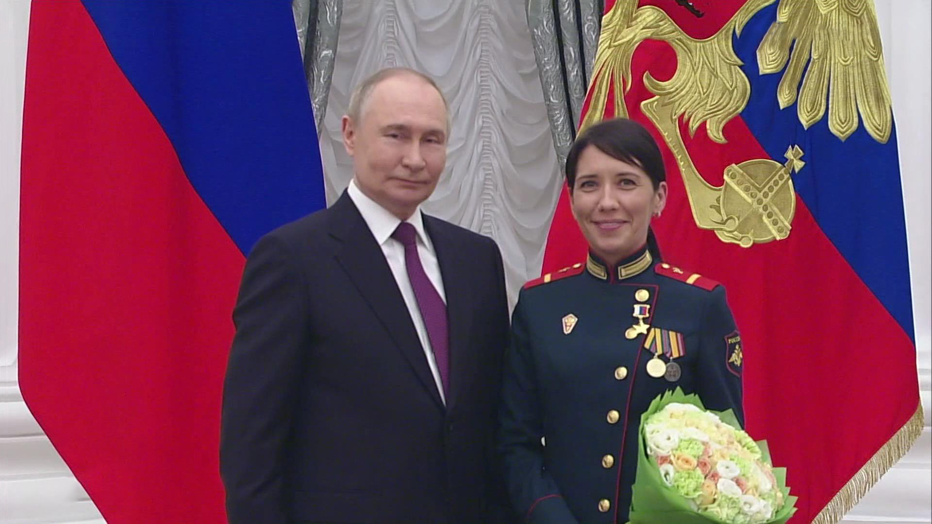 Путин наградил героев СВО, многодетных матерей и выдающихся работников