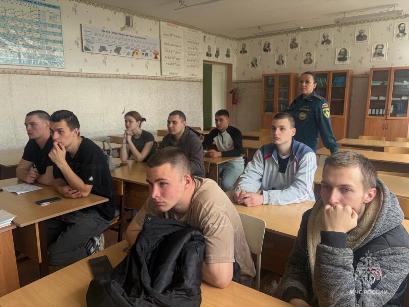 Агитационная встреча в Переславском колледже им. А. Невского: перспективы обучения в вузах МЧС России