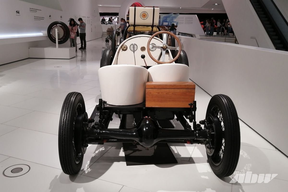 От экспериментов с электричеством до Volkswagen Beetle: 150 лет со дня рождения Фердинанда Порше