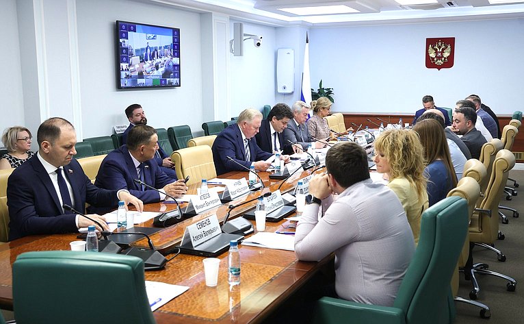 Совещание Комитета Совета Федерации по федеративному устройству, региональной политике, МСУ и делам Севера на тему «Актуальные проблемы проведения общих собраний собственников помещений в многоквартирных домах с использованием информационных систем»