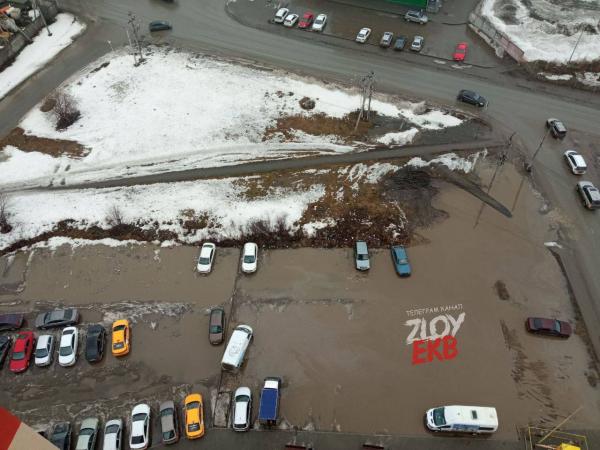 «Пехотинское море» и озера во дворах. Екатеринбург затопило огромными лужами - Фото 3