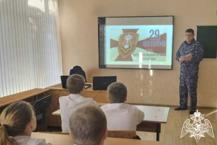 Сотрудники вневедомственной охраны Росгвардии отметили профессиональный праздник масштабными мероприятиями для молодежи