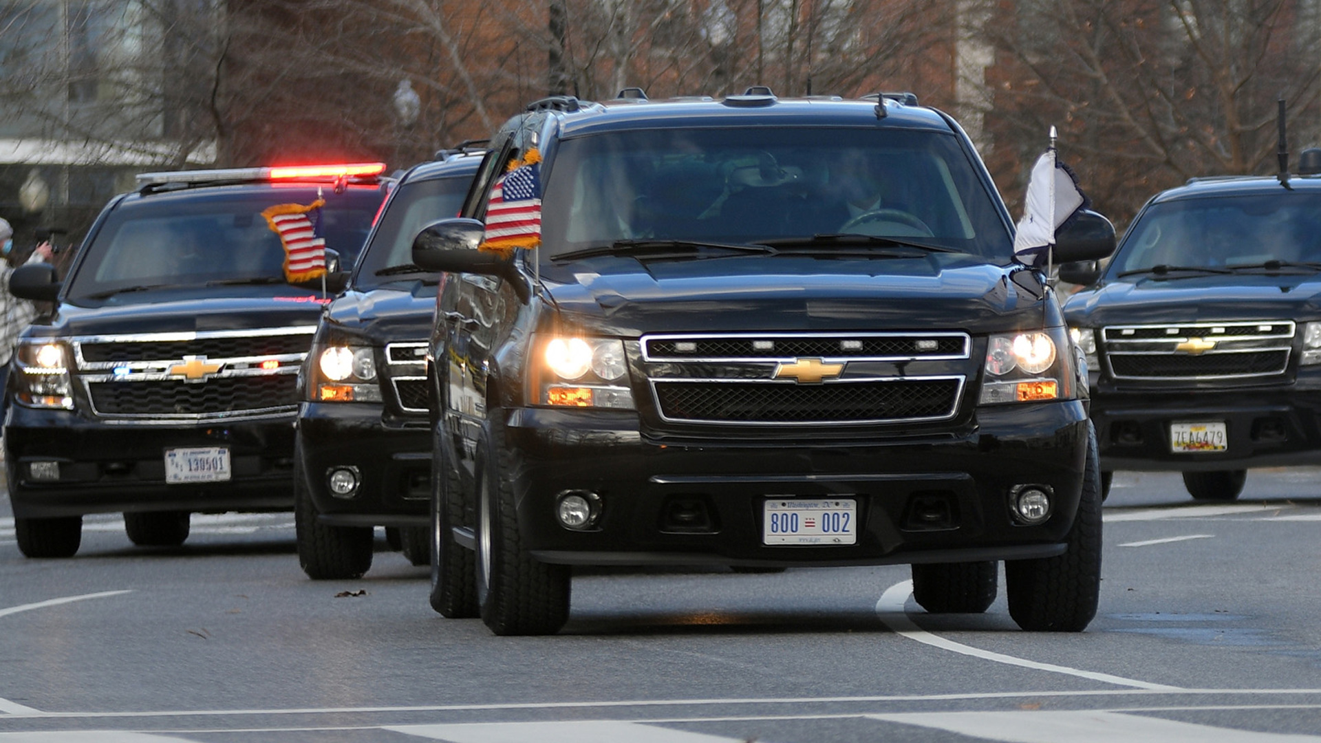 в кортеж байдена врезалась машина. в кортеж байдена врезалась машина. 100 автомобилей кортежа байдена. кортеж байдена в москве. кортеж байдена в женеве.