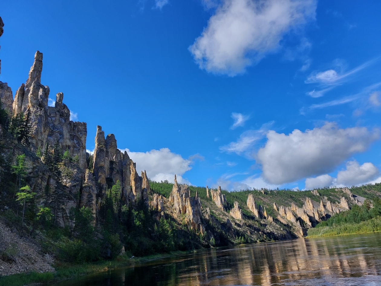 Синские скалы Якутия