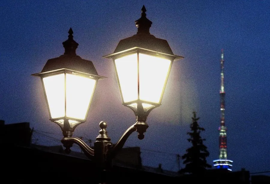 Петербург зажигает новые огни: городские сады преображаются благодаря современному освещению | ФОТО Сергея ГРИЦКОВА