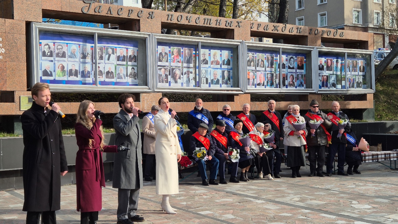 Глава города Евгений Беляев: Почётные граждане и обладатели знака «За заслуги перед городом» являются настоящим примером самоотдачи, служения и верности делу