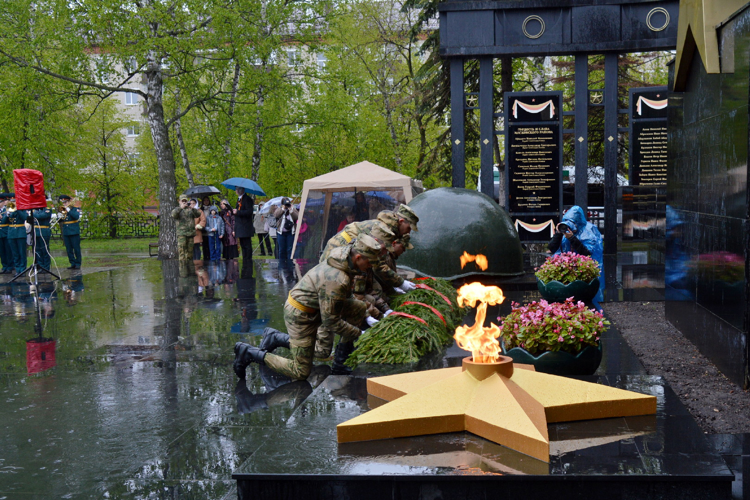 Военнослужащие казанского батальона Росгвардии по охране важных государственных объектов приняли участие в мероприятиях, приуроченных ко Дню Победы