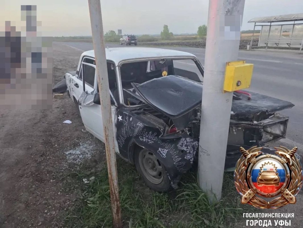 В Уфе подросток за рулем легковушки устроил ДТП и попал в больницу