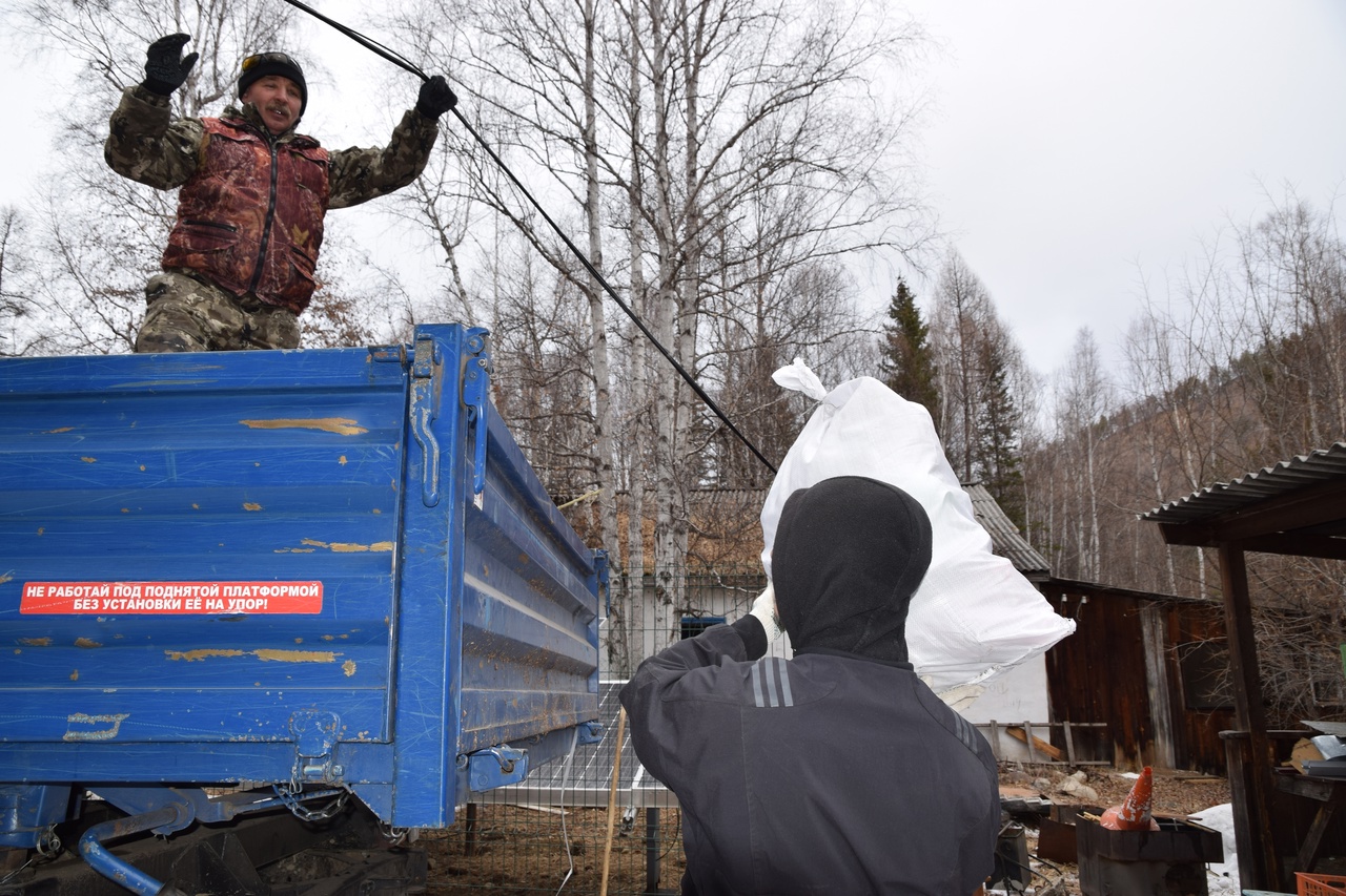 вынос мусора. женщины выносят мозг. выносить 20. скидка 20%. выносить 20.