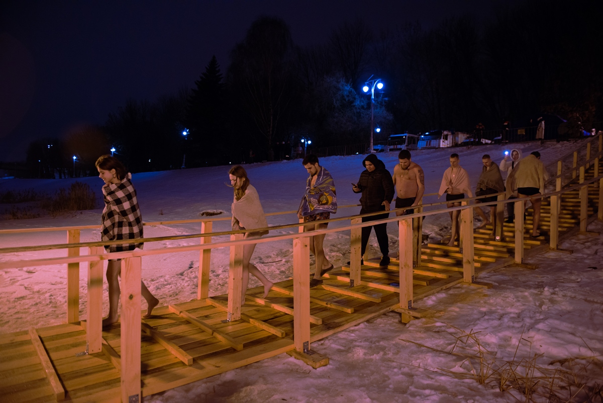 купель в кудрово на крещение. крещенские купания петрозаводск. калязин крещенские купания. ногинск крещенские купания. купаются в проруби на крещение.