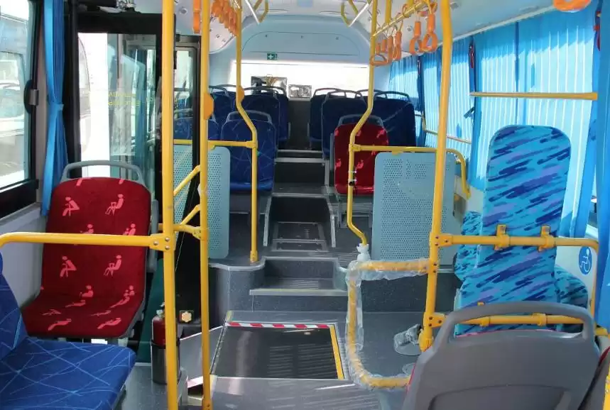 Бесплатно смогут ездить в автобусах дети до 18 лет в Караганде