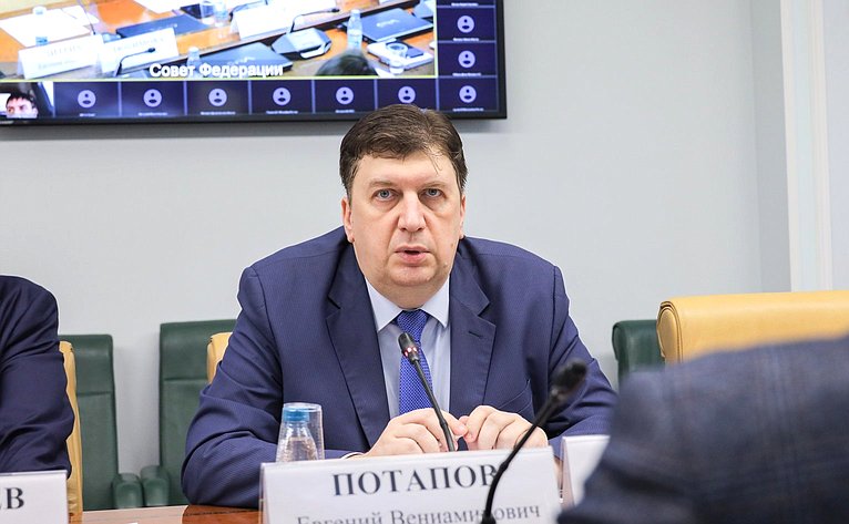 Круглый стол Комитета СФ по экономической политике на тему «Автономные транспортные средства: от испытаний к интеграции в правовое поле РФ»