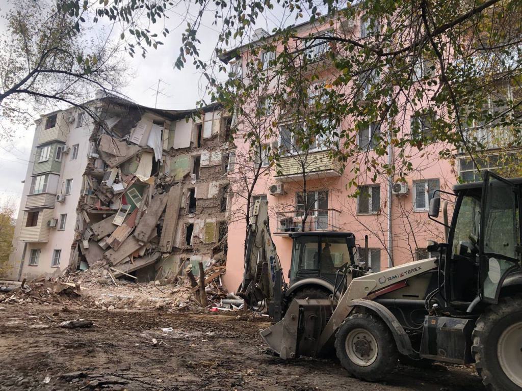 В астрахани рухнула пятиэтажка