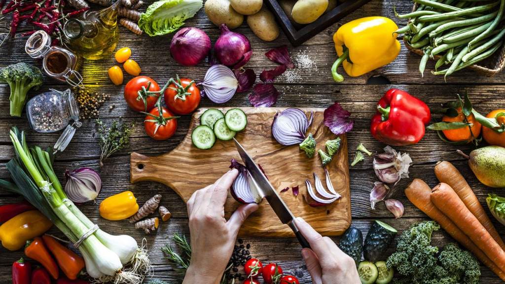 В каких продуктах содержатся углеводы: врач назвал лучшие источники макроэлемента