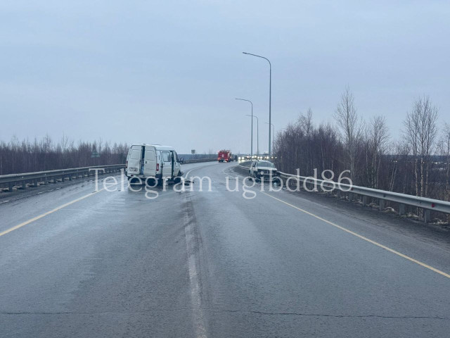 ​В ХМАО из-за неконтролируемого заноса в ДТП пострадали четыре человека