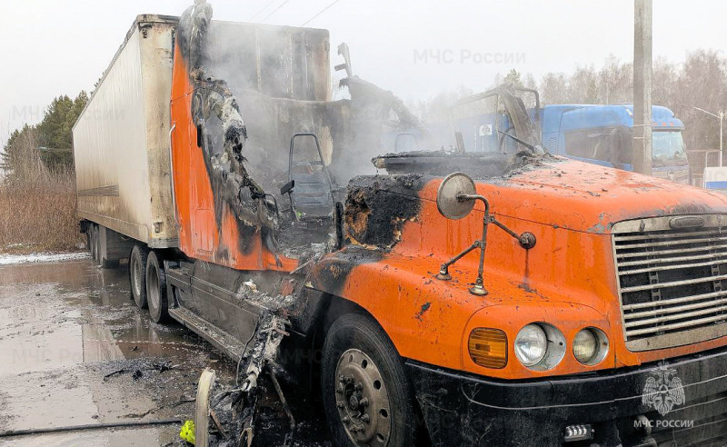 В Ялуторовске ликвидирован пожар в грузовике