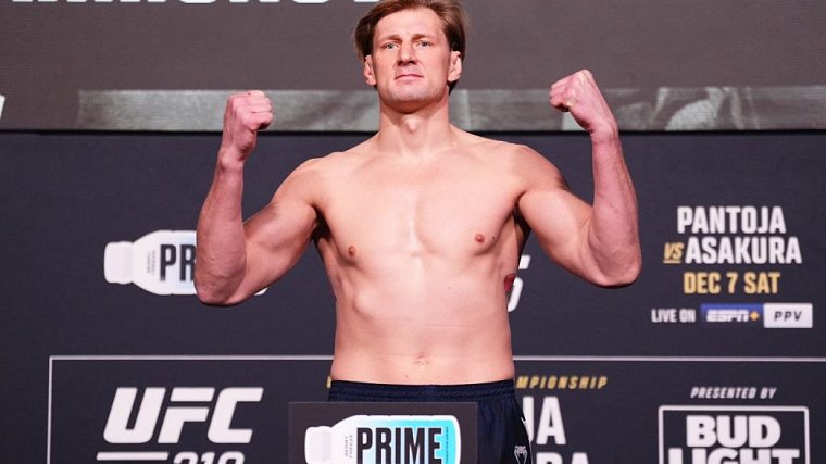Малыхин уверен, что Волков заберет титул чемпиона UFC - фото