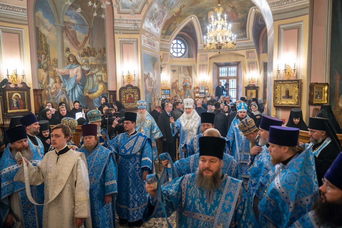 В праздник Покрова Пресвятой Богородицы Святейший Патриарх Кирилл совершил Литургию в Покровском ставропигиальном монастыре