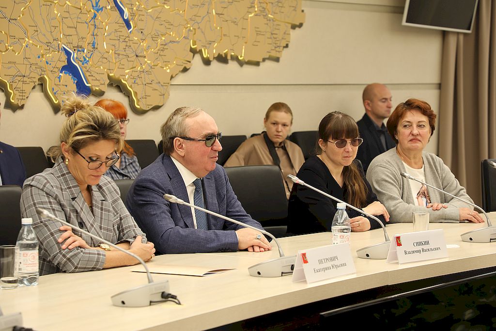 Участники дискуссионной площадки во главе с президентом ВОС.