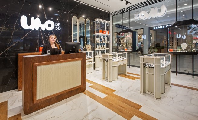 В столичном регионе открылся новый бутик UNOde50 (ФОТО)