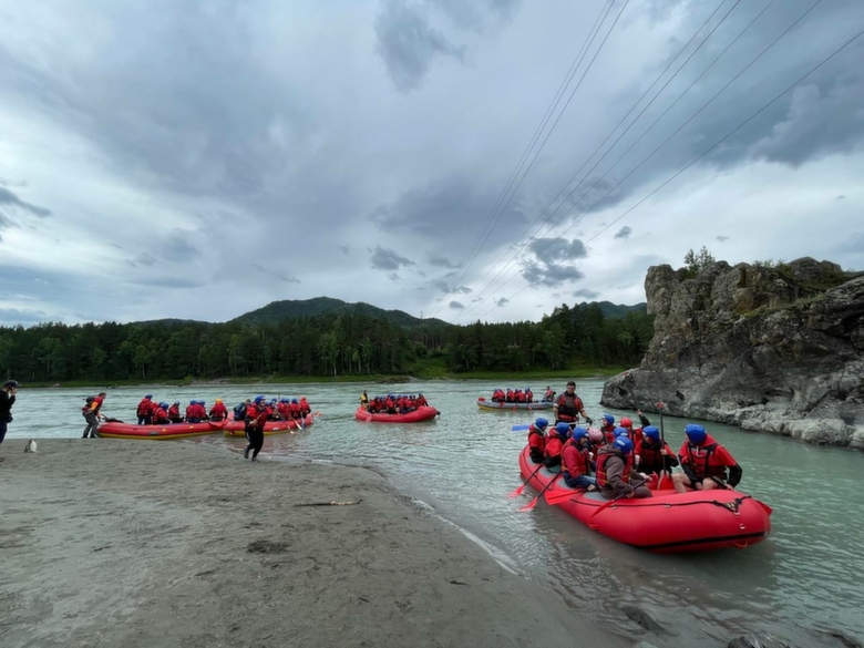 Сплав республика алтай. Чемал горный алтай сплав. Рафтинг река катунь. Рафтинг река катунь. Рафтинг река катунь.
