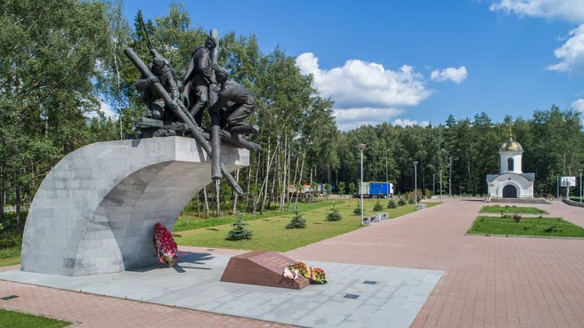 Памятник воинам-дорожникам на 71-м км трассы М-1 «Беларусь»