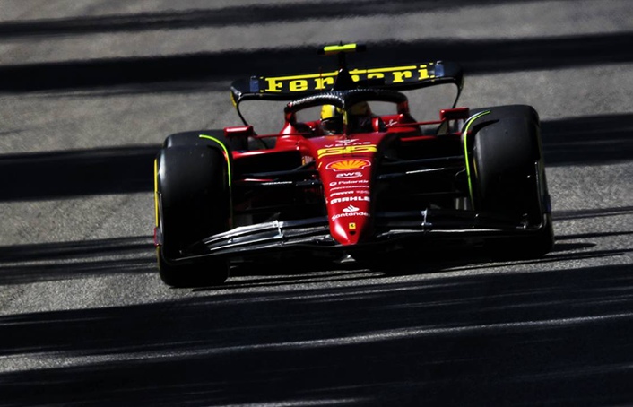 Ferrari strategy. Болиды феррари и ред булл. Дубль феррари. Дубль феррари. Ландо норрис британский автоспорт.