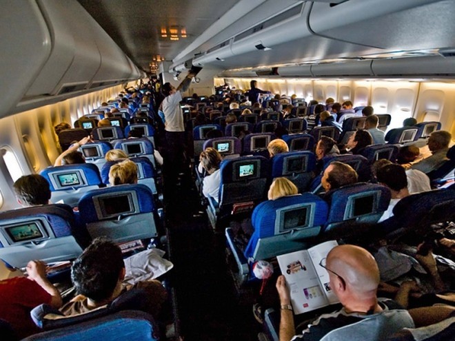 Несколько пассажиров потеряли сознание из-за рекордной жары в салоне самолета