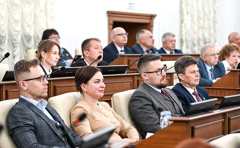 В Парламентском центре Алтайского края состоялось выездное заседание Комитета СФ по конституционному законодательству и государственному строительству и Комитета СФ по федеративному устройству, региональной политике, местному самоуправлению и делам Севера