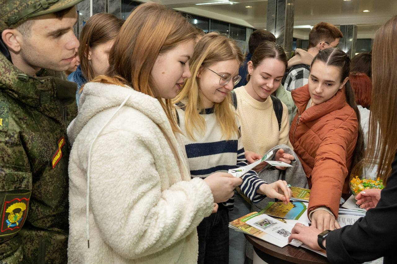 Предлагаем стажировку. Студенческая практика. Стажировка. Начало карьеры стажер. Ярмарка вакансий Ростов-на-Дону.