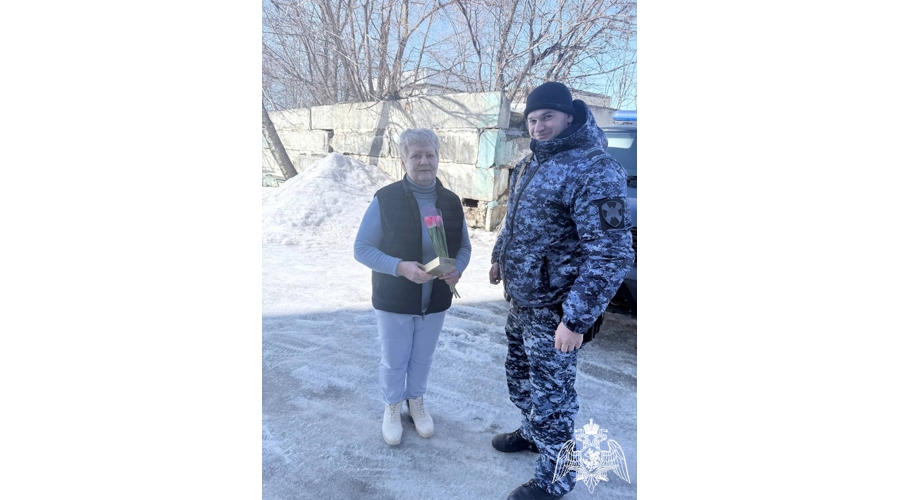 В Белгородской области росгвардейцы поздравили матерей и вдов погибших коллег с 8 марта