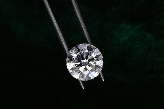 Индия резко увеличила импорт алмазов из России (фото: pexels.com/Arjiv Exports)