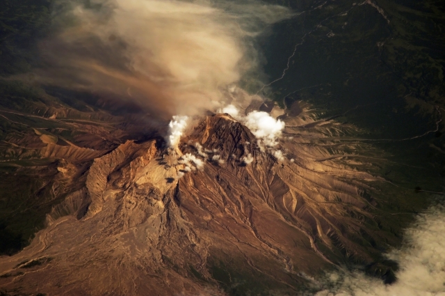 Вулкан Шивелуч на Камчатке готовится к мощному извержению