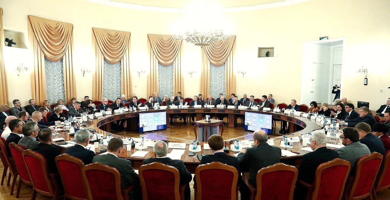 Анвар Шамузафаров представил сравнительный анализ обязательной и добровольной НОК в строительстве и ЖКХ и дал предложения по совершенствованию Градкодекса