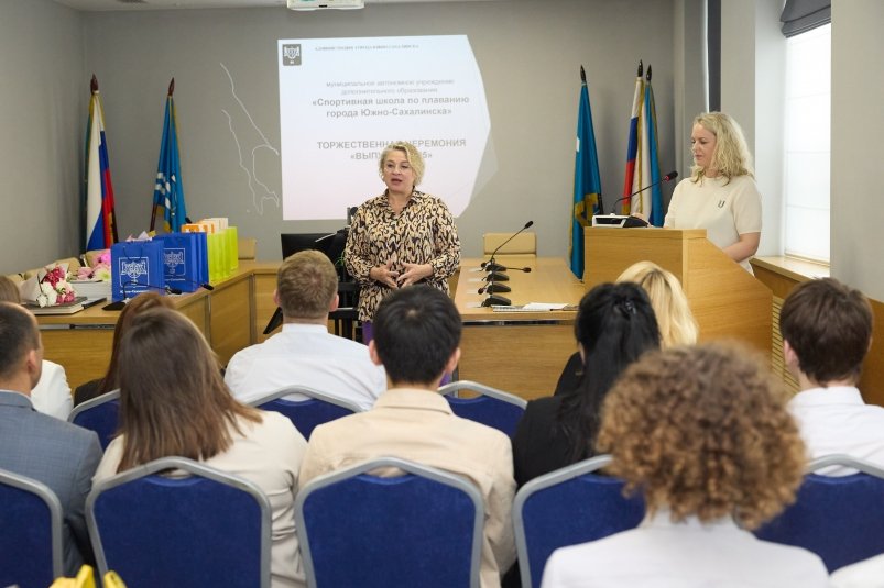 Выпускников спортшколы по плаванию наградили в Южно-Сахалинске пресс-служба администрации Южно-Сахалинска