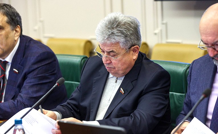 Геннадий Емельянов