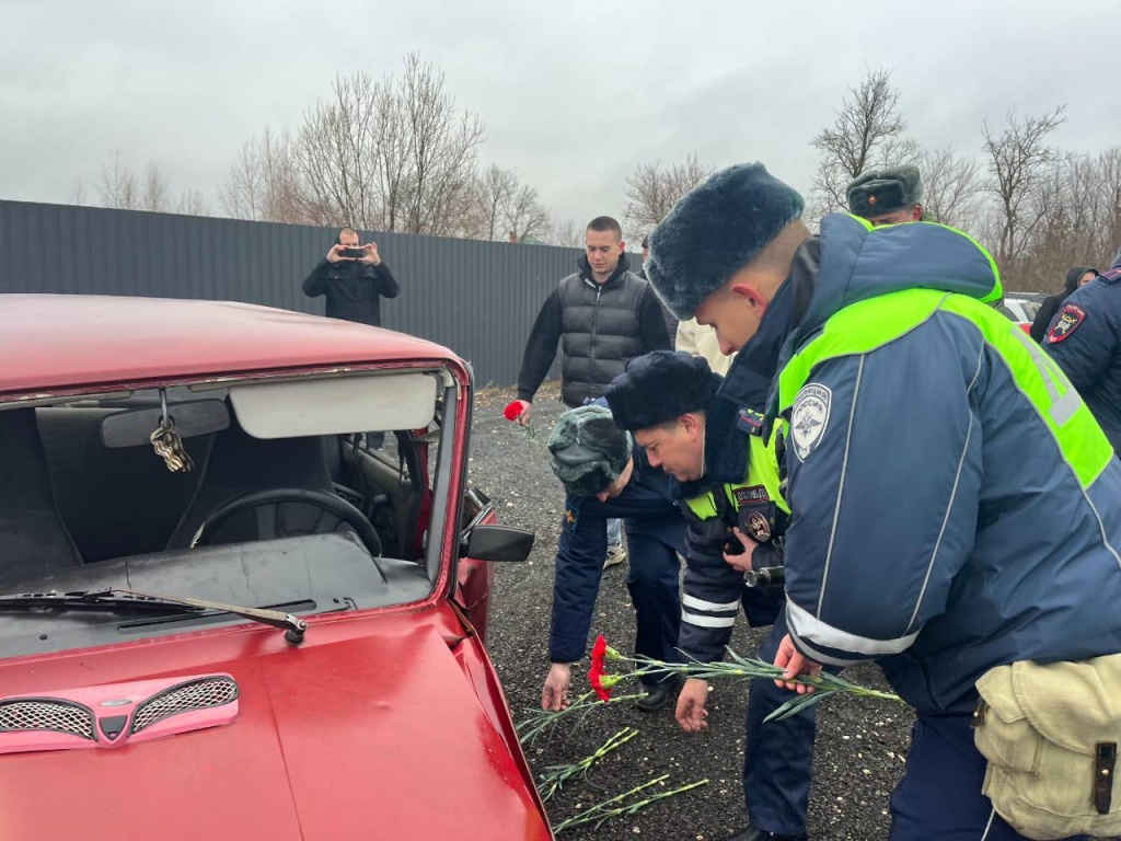 В Ковылкино зажгли свечи в память о погибших в ДТП