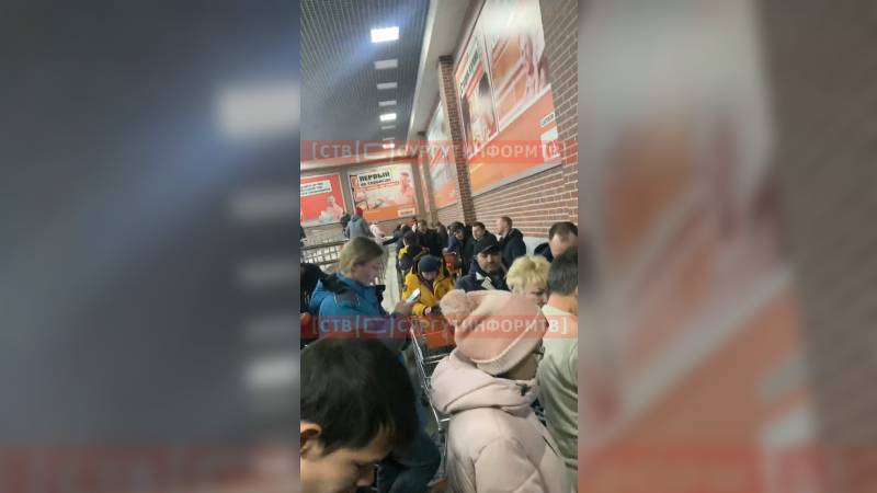 Оказались закрыты под. Туалет на берегу моря. Происшествие в метро спб сегодня. Киевские бомбоубежища. Оби сургут закрывается.