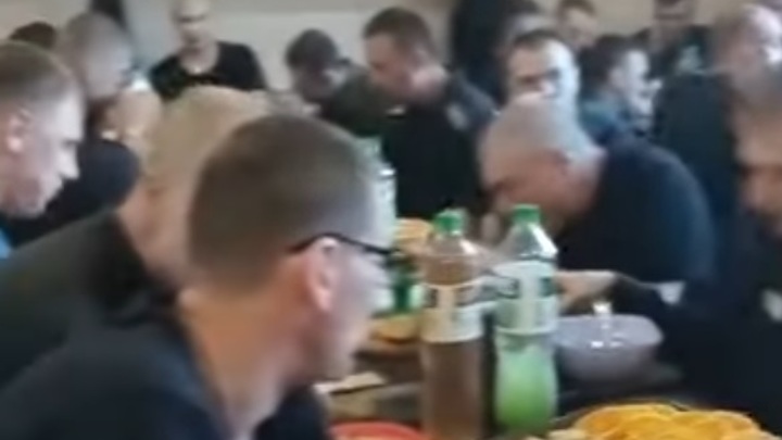 Колония день открытых дверей. Заключенные устроили банкет в мордовской колонии. Заключенные устроили банкет в мордовской колонии. Заключенные устроили банкет в мордовской колонии. Территория исправительной колонии.