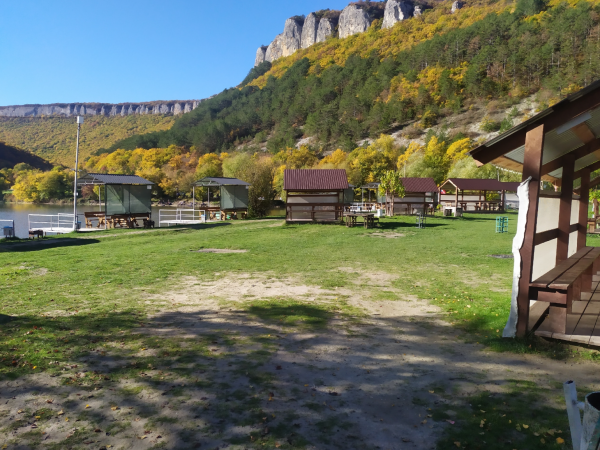 Отдых на Девичьем озере: крымская природа и… проблема с туалетами