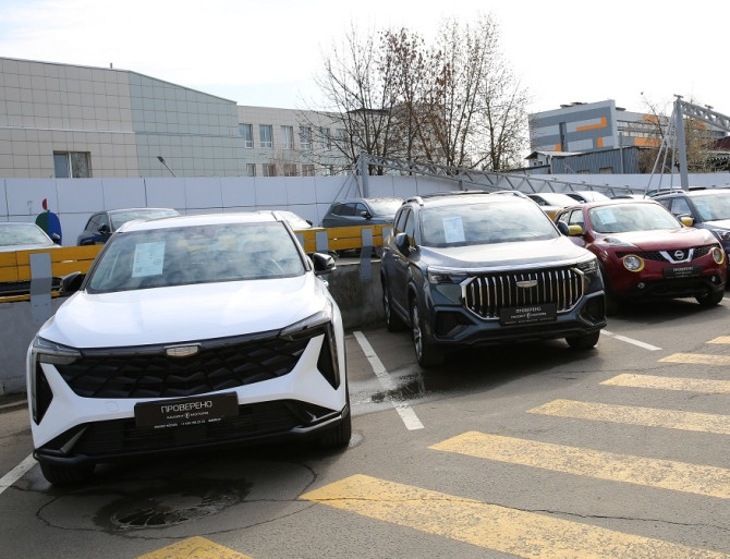 Импорт легковых автомобилей в Россию продолжает расти