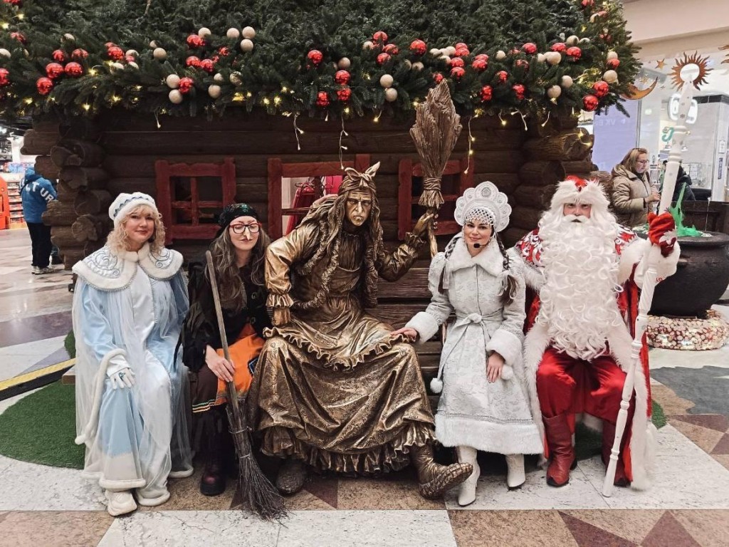 Детям пришлось «спасать праздник»: что устроили артисты из Котельников в центре Москвы