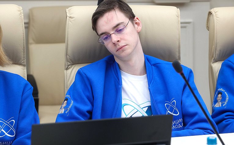 Круглый стол Комитета СФ по социальной политике «Актуальные вопросы совершенствования мер поддержки молодых специалистов, работающих в сфере здравоохранения (в рамках проекта «Всероссийская научная школа «Медицина молодая»)»