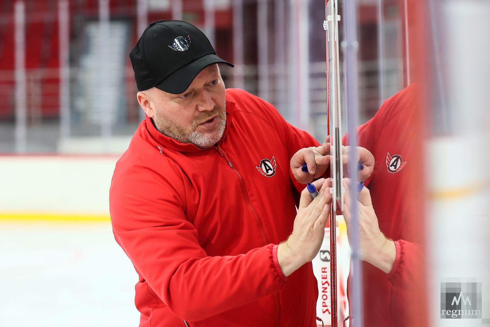 андрей мартемьянов тренер автомобилиста. билл питерс автомобилист. магнитогорск автомобилист матч. тренер автомобилиста хоккей. тренер по хоккею.