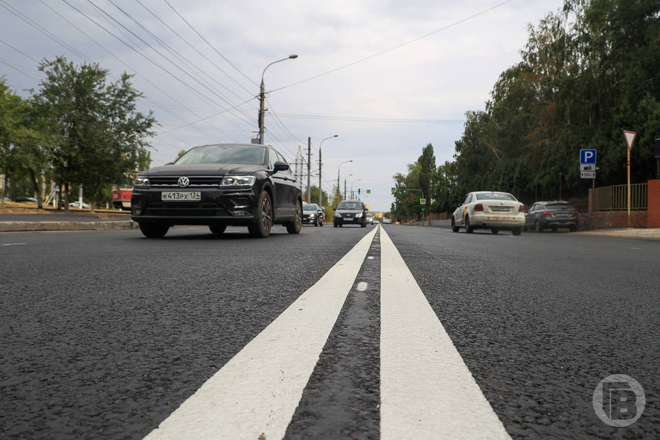 В Волгоградской области начался масштабный ремонт дорог: названы районы, где их обновят