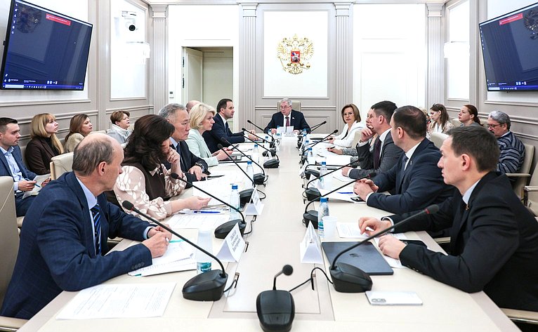 Круглый стол на тему «Актуальные вопросы совершенствования межбюджетных отношений при реализации Федерального закона «Об общих принципах организации местного самоуправления в единой системе публичной власти»