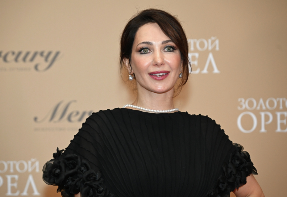 Актриса Екатерина Климова перед началом XXIV церемонии вручения Национальной премии в области кинематографии «Золотой орел» в Москве