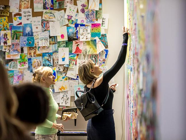 искусство жить дома. книга искусство жить просто доминик лоро. фотовыставка пожилых. фестиваль современного искусства афиша. искусство жить книга психология.