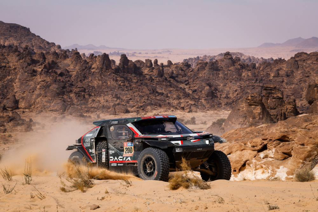 Dacia Нассера Аль-Аттийи на дистанции 5-го этапа Дакара, фото пресс-службы ралли-рейда