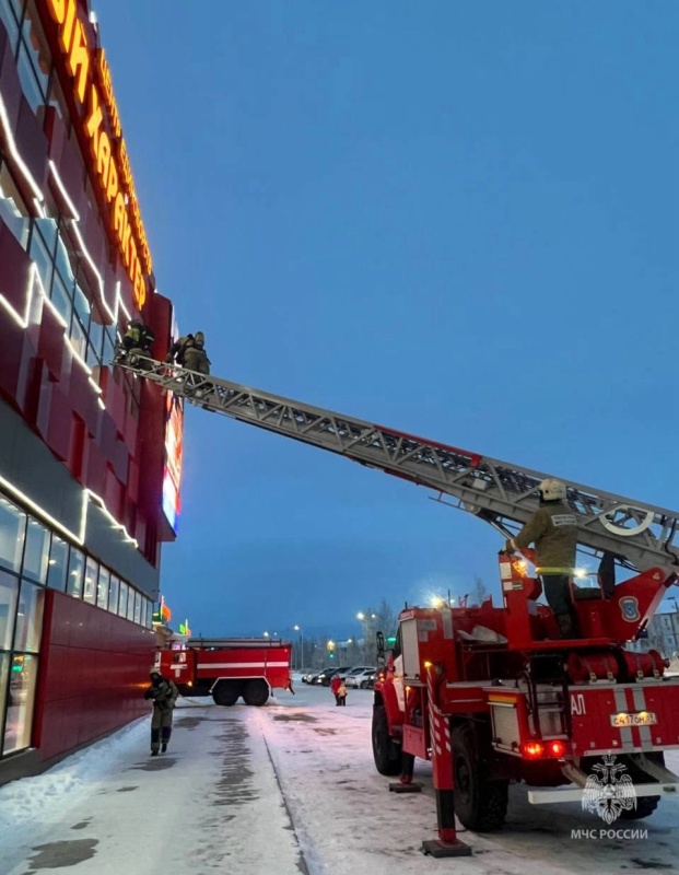 В городе Губкинский в Центре единоборств «Северный характер» прошло пожарно-тактическое занятие